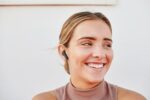 ایربادهای بی‌سیم واقعی JBL Wave Beam، باس عمیق، Comfort Fit، باتری 32H، Smart Ambient، TalkThru، هندزفری + VoiceAware، مقاوم در برابر آب و گرد و غبار - مشکی، JBLWBEAMBLK - Image 2