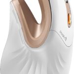 موس ارگونومیک ProtoArc مدل EM11 NL؛ موس عمودی بی‌سیم و قابل‌شارژ با قابلیت اتصال بلوتوث و فرکانس ۲.۴ گیگاهرتز، امکان اتصال همزمان به ۳ دستگاه (مناسب برای کامپیوتر و لپ‌تاپ)، سازگار با ویندوز و macOS، رنگ سفید-طلایی